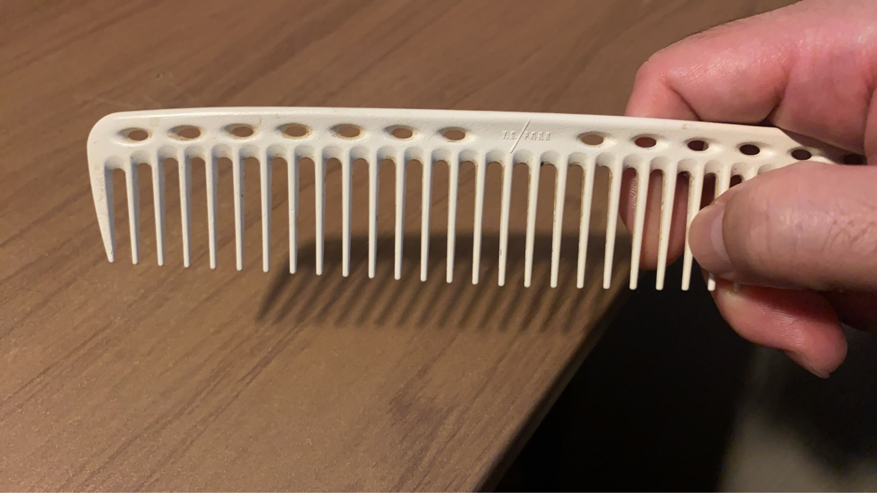 似合う髪型のヒントは、鏡のなかに